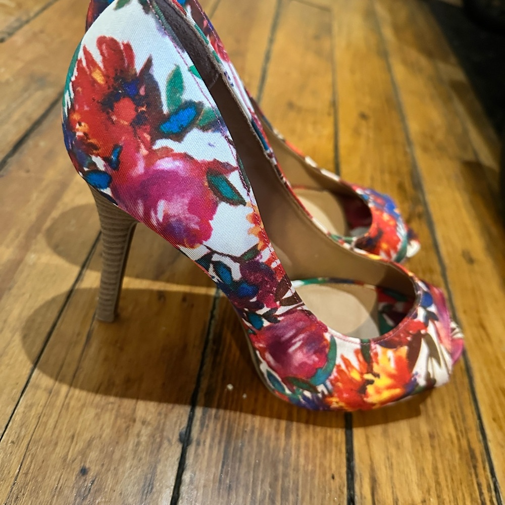 Beautiful Heels, never worn!